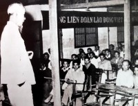 Chủ tịch Hồ Chí Minh dự Hội nghị Cán bộ Công đoàn cơ sở toàn miền Bắc, ngày 13-8-1962. Ảnh tư liệu