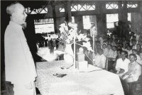 Chủ tịch Hồ Chí Minh khai mạc lớp học lý luận khóa I, Trường Nguyễn Ái Quốc (nay là Học viện Chính trị Quốc gia Hồ Chí Minh), ngày 7-9-1957. Ảnh tư liệu