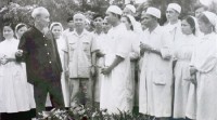 Chủ tịch Hồ Chí Minh thăm Bệnh xá Vân Đình ngày 20-4-1963.