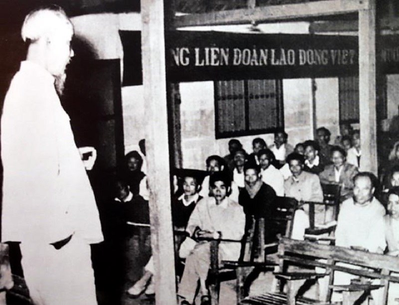 Chủ tịch Hồ Chí Minh dự Hội nghị Cán bộ Công đoàn cơ sở toàn miền Bắc, ngày 13-8-1962. Ảnh tư liệu