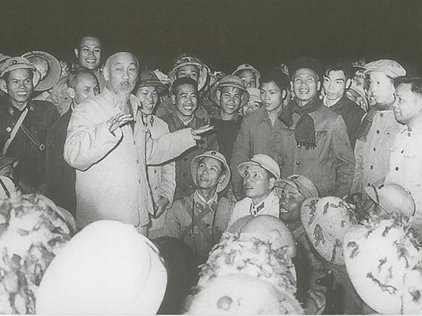 “khong chiu tu phe binh tu chi trich thi khong bao gio tan toi duoc” 2961