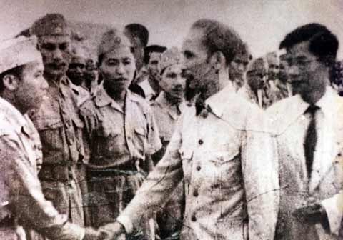Chủ tịch Hồ Chí Minh đến thăm đơn vị “quyết tử” của Hà Nội đầu năm 1947