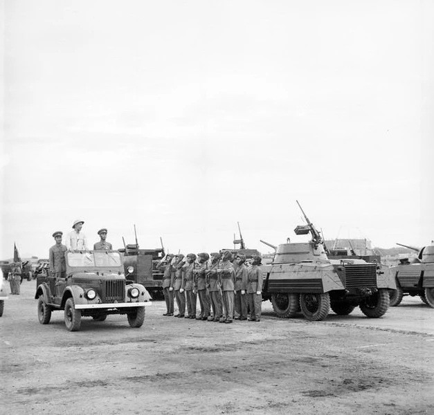 Chủ tịch Hồ Chí Minh Thăm lữ đoàn xe thăng 202 (5/10/1959) ảnh TTXVN