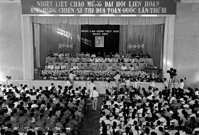 Đại hội liên hoan Anh hùng, Chiến sĩ thi đua toàn quốc lần thứ III, diễn ra từ 4-6.5.1962 tại Hà Nội. Chủ tịch Hồ Chí Minh đến dự và phát biểu. Ảnh: TTXVN