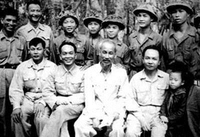 Các chiến sỹ Điện Biên mừng sinh nhật Bác (19/5/1954)
