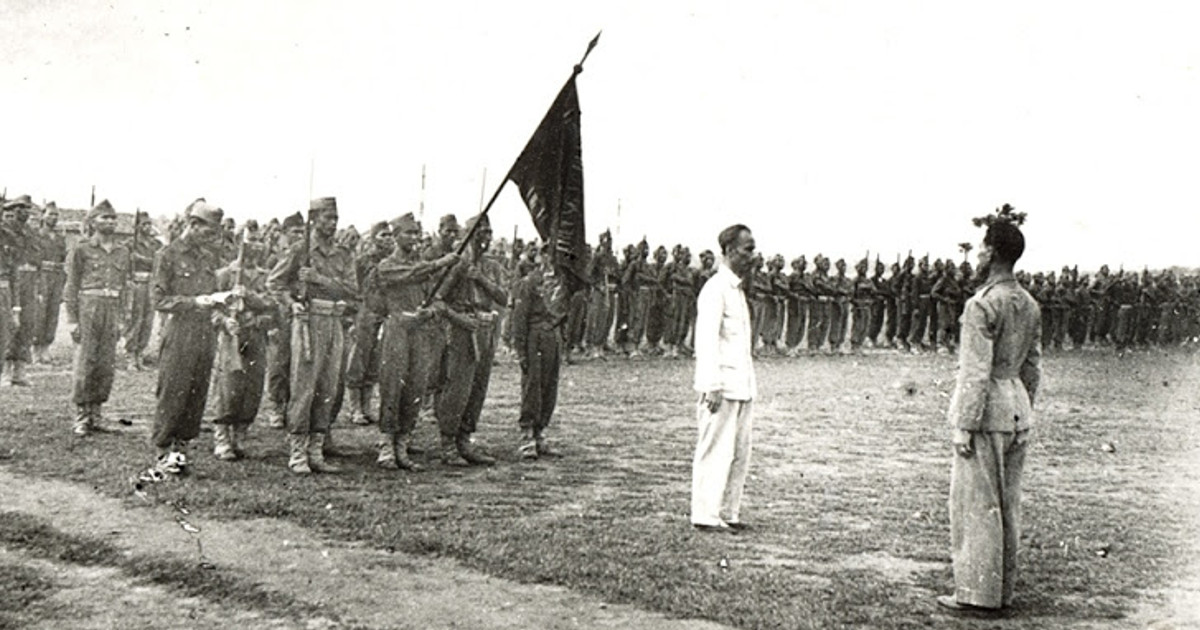 Lễ khai giảng Khóa I, Trường Võ bị Trần Quốc Tuấn, sáng chủ nhật 26-5-1946.