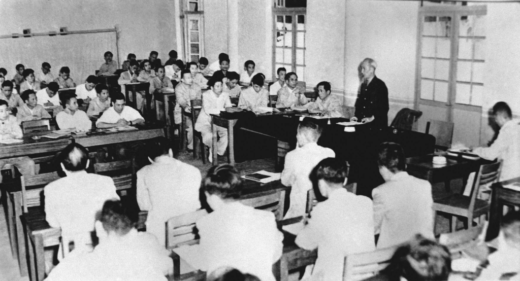 Chủ tịch Hồ Chí Minh chủ tọa phiên họp Hội nghị Trung ương lần thứ 16 (4/1959). Ảnh tư liệu.